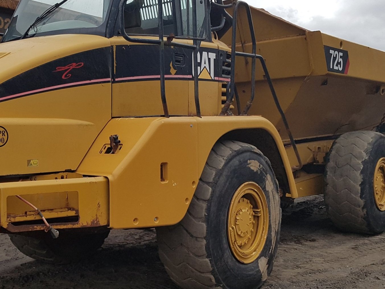 CATERPILLAR 725C LHS FENDER GP FOR SALE – KJ Services Ltd